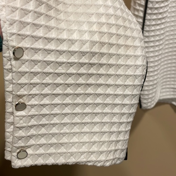 Zara Basic White Quilted Top with Vegan Leather Accent - Picture 4 of 6